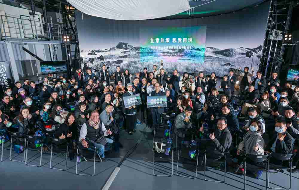 再现影像LED虚拟制作摄影棚整合拍摄场景、、、、内容制作、、、技术指导到设备租借一站式服务，，可望提升LED虚拟制作的影视效能，，，进而产出更多高质量细致作品